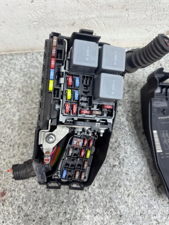 BOÎTE FUSIBLES VOLVO V70 III 2012- 30644652 2.0 D3