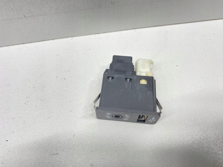 PRISE TRANSMISSION USB RACCORD USB AV-IN MINI COOPER R55 R56 R57 R58 R59 R60 R61