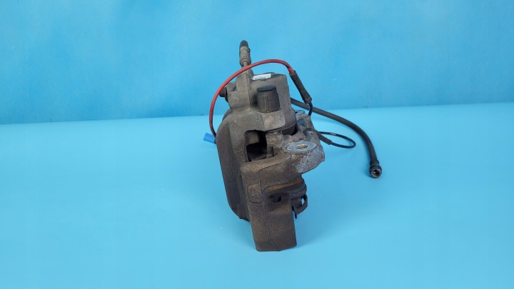 BMW 3’ G21 318D 19R ÉTRIER DE FREIN DE FREIN GAUCHE AVANT 6875131