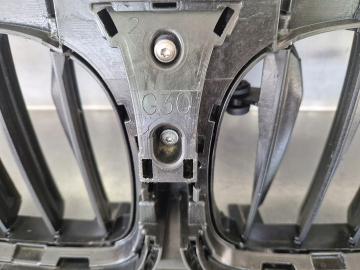 BMW 5 G20 G21 G30 G31 CALANDRE GUIDE D'AIR JALOUSIE 187156-10