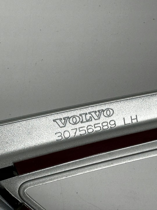 VOLVO C30 LIFT 10-12 GRILLE CHÂSSIS EXTERIOR GAUCHE 30756589 J7TDB