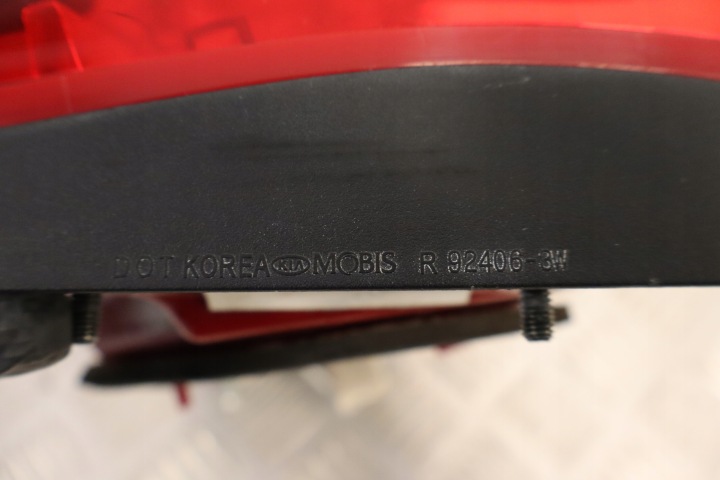 PHARE ARRIÈRE ARRIÈRE DROITE DANS COUVERCLE DE COFFRE KIA SPORTAGE III 3 LIFT 92406-3W610 2014-