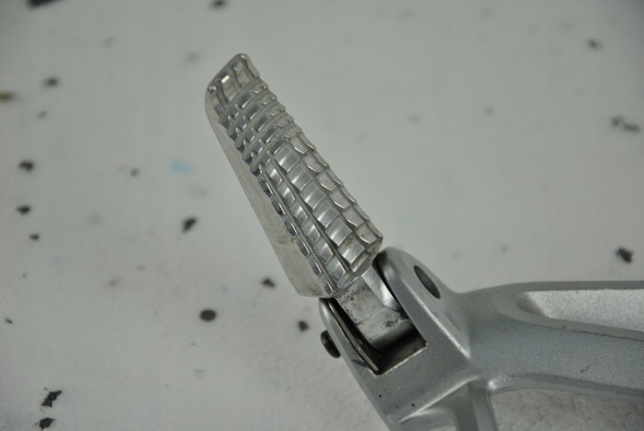 SET GAUCHE FIXATION CHÂSSIS SUZUKI GSXR 1000 K5 K6