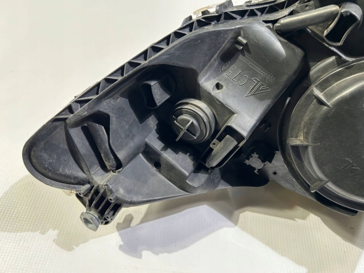 PHARE AVANT DROITE PROJECTEUR DROIT BI XÉNON MASERATI GRANTURISMO 2008-
