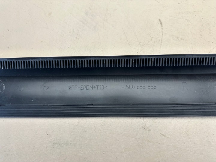 SKODA OCTAVIA III 3 RS 14-20R MOULURE PORTES DROITE ARRIÈRE ARRIÈRE NEUF 5E0853536