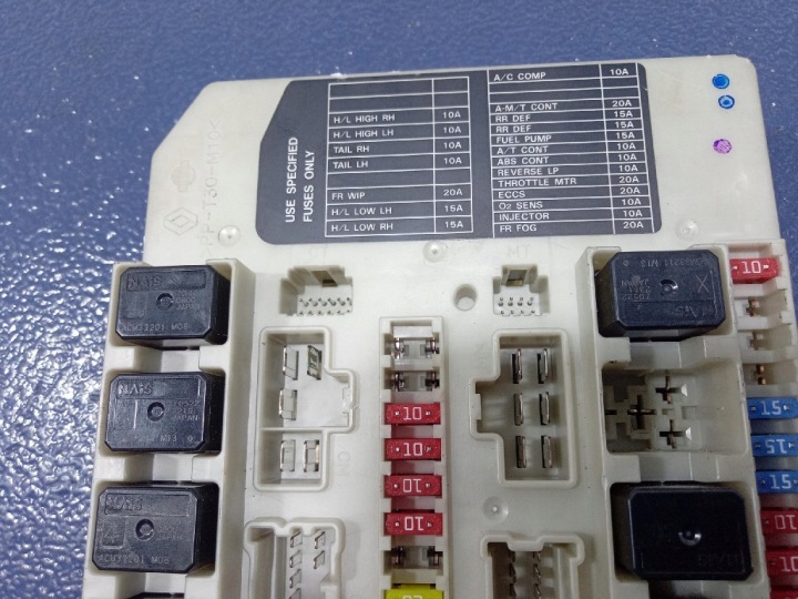 NISSAN NOTE E11 BOÎTE FUSIBLES MODULE UCH 284B7AX61A