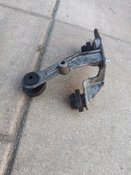 POIGNÉE FIXATION POMPES ABS MERCEDES-BENZ A W169 LIFT