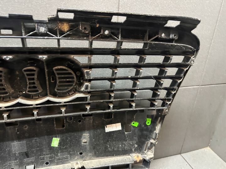 GRILLE CALANDRE RADIATEURS AUDI A8 D3 II LIFT NOIR BRILLANT 4E0853651AE