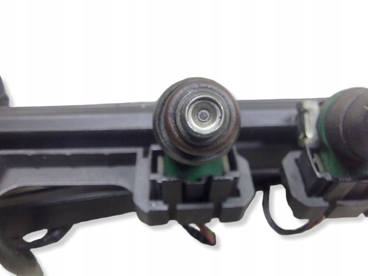MOULURE INJECTION INJECTEURS 037906031AA AUDI A3 8L 1.6