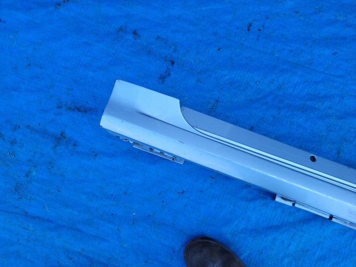 TOYOTA COROLLA E21 MOULURE SEUIL GAUCHE REVÊTEMENT SEUIL BERLINE 75860-02230