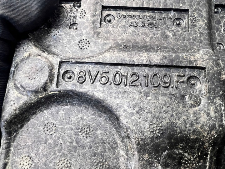 INSERT POLYSTYRÈNE COUVERCLES DE COFFRE AUDI A4 8V BERLINE 8V5012109F