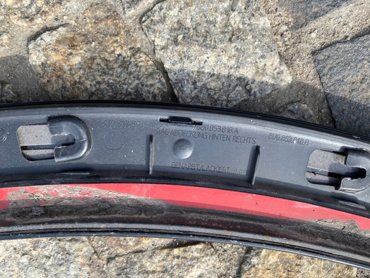 AUDI Q3 8U MOULURE GARDE-BOUE DROITE ARRIÈRE 8U0853818A ORIGINAL