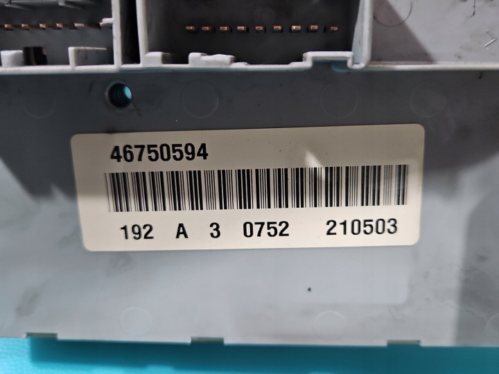BOÎTE FUSIBLES FIAT STILO 51715857NPL 51715862 46750594