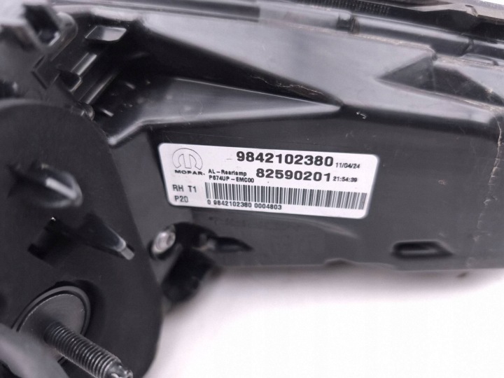PHARE ARRIÈRE DROITE LED PEUGEOT 3008 III 9842102380