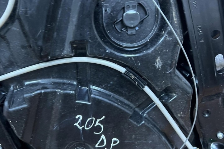 ÉLÉVATEUR VITRES DROITS AVANT PORTES MERCEDES-BENZ C (W205) A2059060113