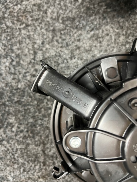 OPEL ASTRA J IV VENTILATEUR CONDUIT D'AIR EUROPE 25020139