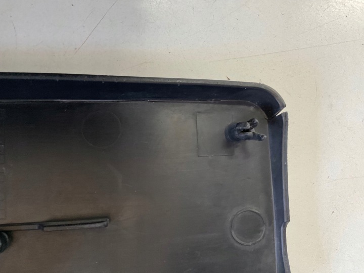 CHÂSSIS RONDELLE SOUS PLAQUE D'IMMATRICULATION MERCEDES C-KLASA W204 AVANT LIFT