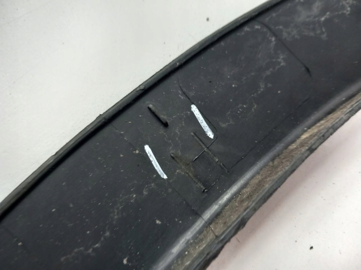 NISSAN QASHQAI J10 LIFT MOULURE GARDE-BOUE AVANT DROIT 63810BR01A