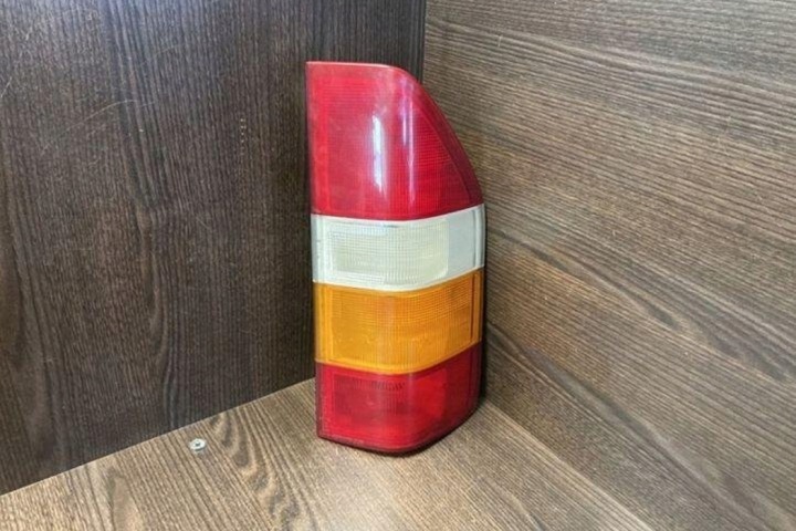 PHARE DROITE ARRIÈRE MERCEDES-BENZ SPRINTER 3-T FURGON (903) 9018200864 2.15L