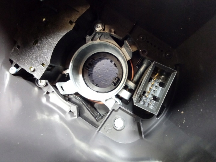 MERCEDES-BENZ W203 COMMUTATEUR COMPOSITE BANDE A0004640618