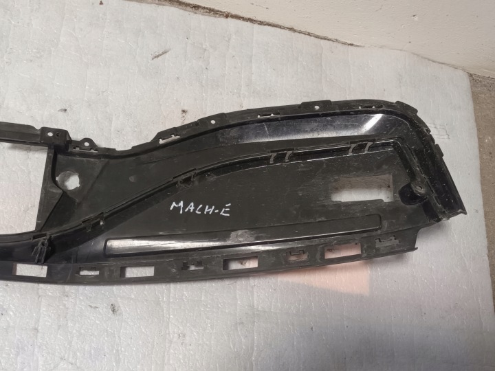 GRILLE DANS PARE-CHOCS FORD MUSTANG MACH-E CENTRALE AVANT