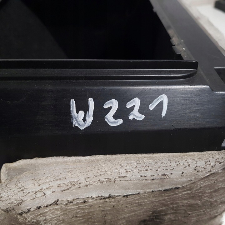 BOÎTE À GANTS BANQUETTES ARRIÈRE ARRIÈRE MERCEDES W221 LIFT A2216802350