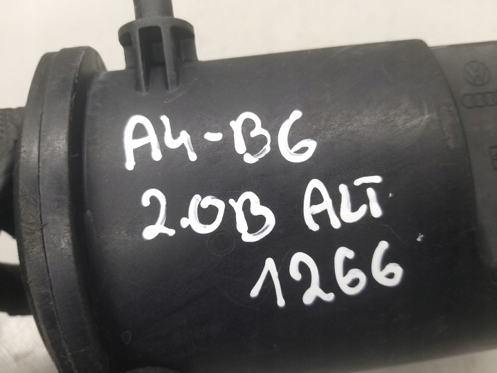 RÉSERVOIR ZASOBNIK PRESSION 2.0 ALT 20V PASSAT B5 A4 B6 130KM 06B133909