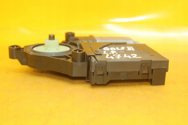 PETIT MOTEUR CONTRÔLEUR VITRES GAUCHE AVANT VW GOLF VI AUDI 5K0959701B 5K0959793