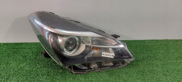 TOYOTA YARIS DROITE PHARE AVANT PROJECTEUR LENTILLE