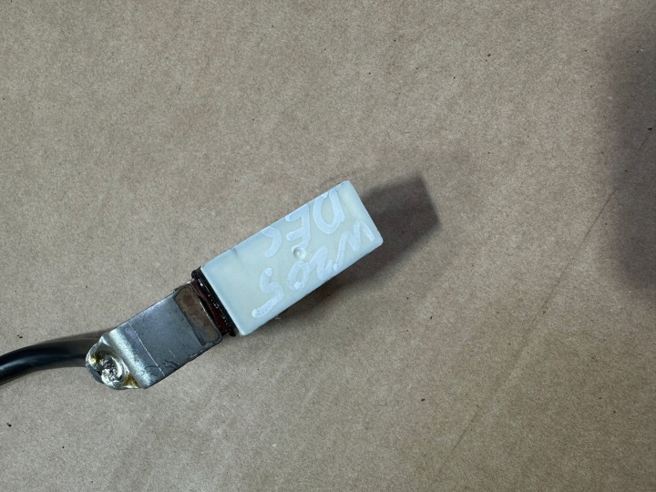 SERRE-CÂBLE POSITIVE PLUS PYROTECHNIQUE MERCEDES C W205 DES A0009055903