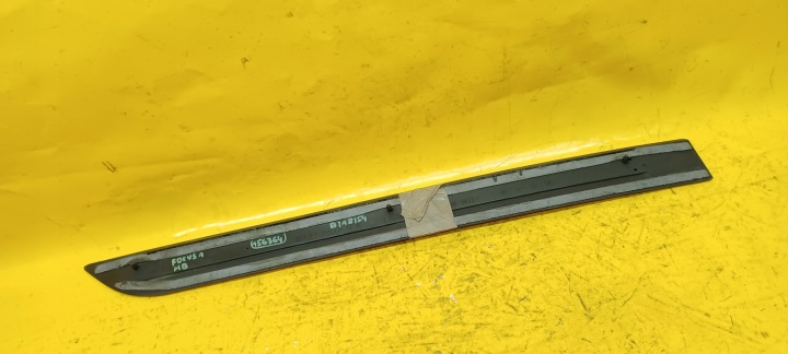 MOULURE PORTES GAUCHE ARRIÈRE FORD FOCUS MK1 HAYON 5D NOIRE 98AB-F25533-AE