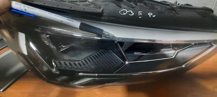 AUDI Q3 PHARE DROIT AVANT COMPLET LED METRIX 83A941036 18-