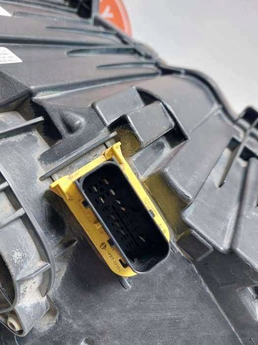 PHARE AVANT GAUCHE VOLVO FH5 LED LH