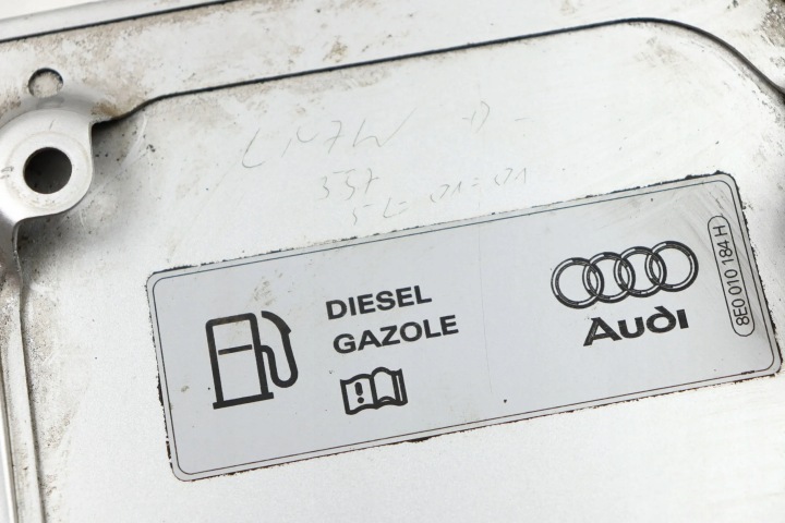 AUDI A4 B6 CLAPET GOULOTTE DE REMPLISSAGE CARBURANTS ENTRÉE LY7W 8E0809905B
