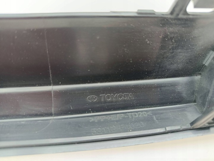 TOYOTA C-HR 19-21R MOULURE PARE-CHOCS AVANT EK2835