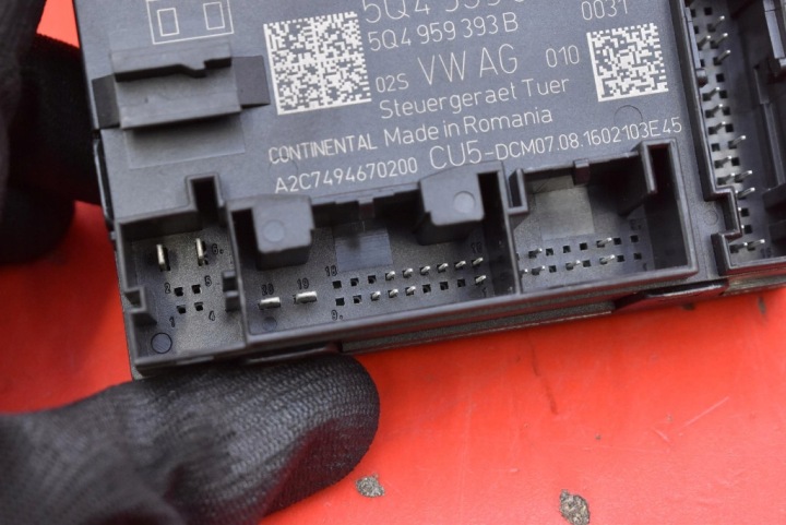 CONTRÔLEUR MODULE PORTES GAUCHE AVANT 5Q4959393E SKODA OCTAVIA 3 III UNIVERSEL 13-17