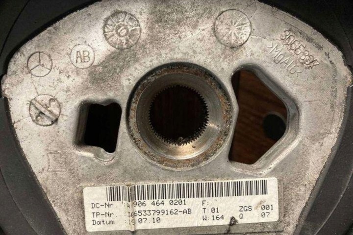 VOLANT MERCEDES-BENZ SPRINTER 5-T FURGON (906) 9064640201 2.1L DIESEL