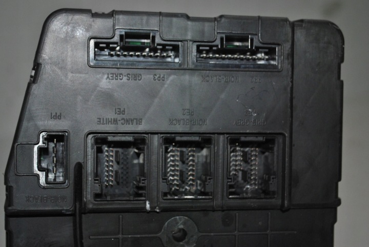MODULE CONTRÔLEUR UCH RENAULT MEGANE II 8200309691