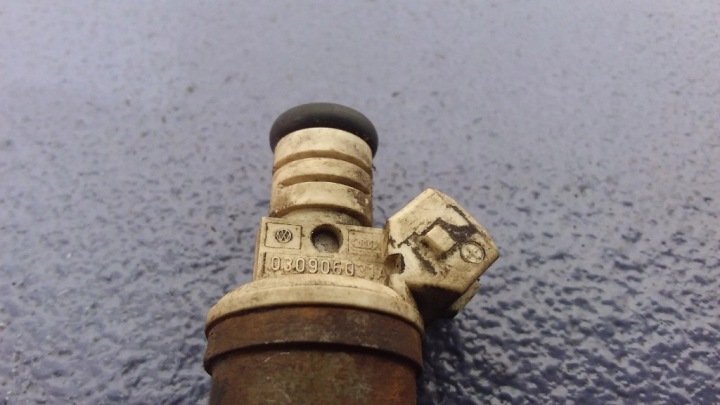 VW GOLF II 1.3B INJECTEUR INJECTEUR 030906031A 0280150719