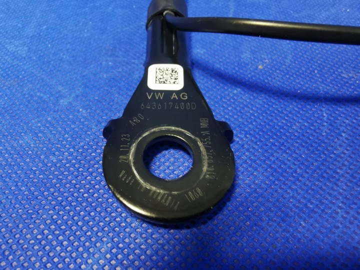 AGRAFE PANNEAU AVANT GAUCHE ORIGINAL AUDI A3 8Y 8Y0857755A