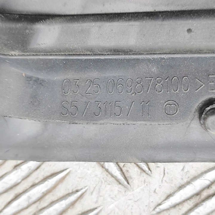 MOULURE RACLOIR GAUCHES AVANT PORTES FERRARI CALIFORNIA 069878100