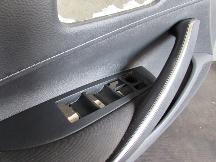 COLLECTEUR PORTES GAUCHE AVANT 67612-02860 TOYOTA COROLLA E21 19-23 HYBRID