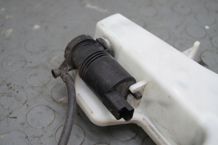 NAVARA D23 NP300 RÉSERVOIR LAVE-GLACES POMPE 289104KJ0A