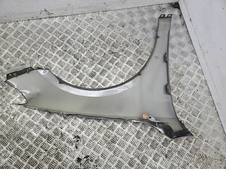 AILE GAUCHE CÔTÉ AUDI A1 82A821091