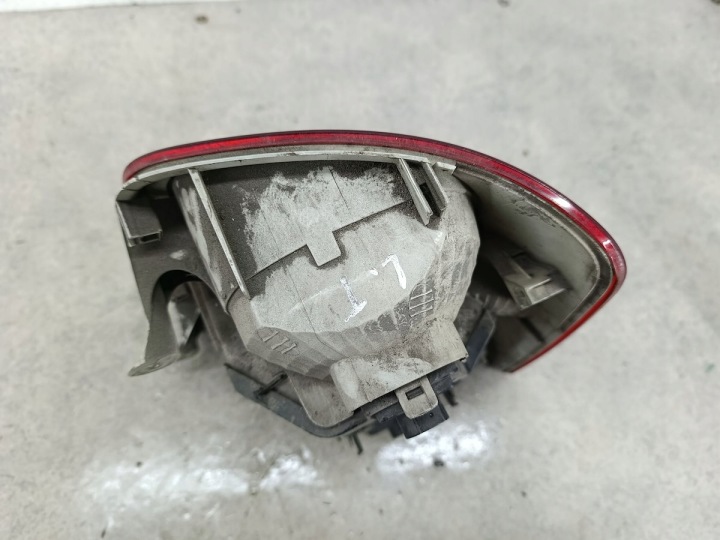 PHARE ARRIÈRE GAUCHE VW TOURAN I 1T0945095G 1T0945111E HELLA