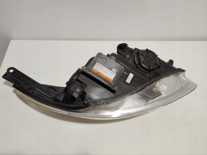 FORD FOCUS MK3 11-14 PROJECTEUR GAUCHE BI-XENON VERSION STATYCZNA SANS (AFS)