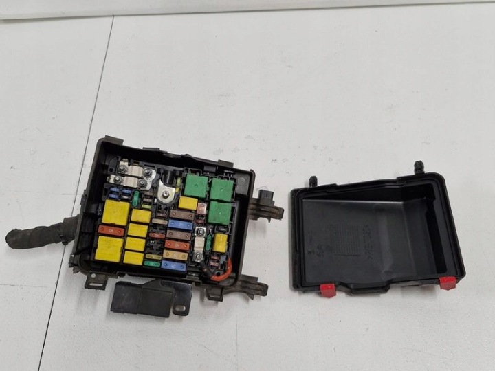 PEUGEOT 308 II 2 T9 1.5 D BOÎTE CHÂSSIS FUSIBLES 9678633380