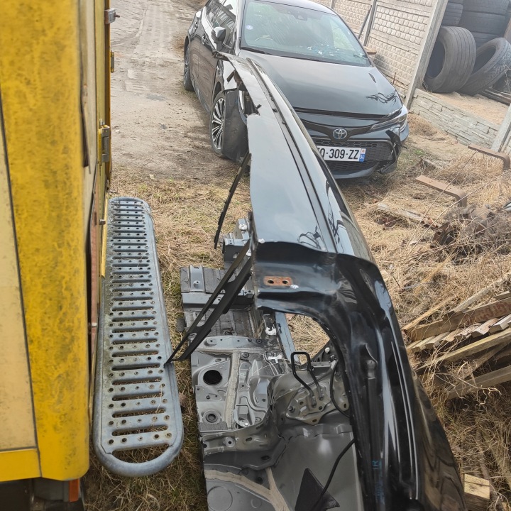 TOYOTA COROLLA E21 GAUCHE POTEAU B GAUCHE CÔTÉ HAYON