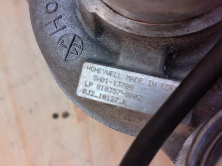 MAZDA OE SH01-13700 TURBOCOMPRESSEUR