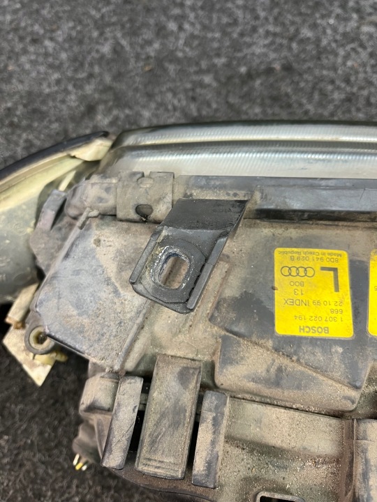 AUDI A4 B5 PHARE AVANT GAUCHE 8D0941029B
